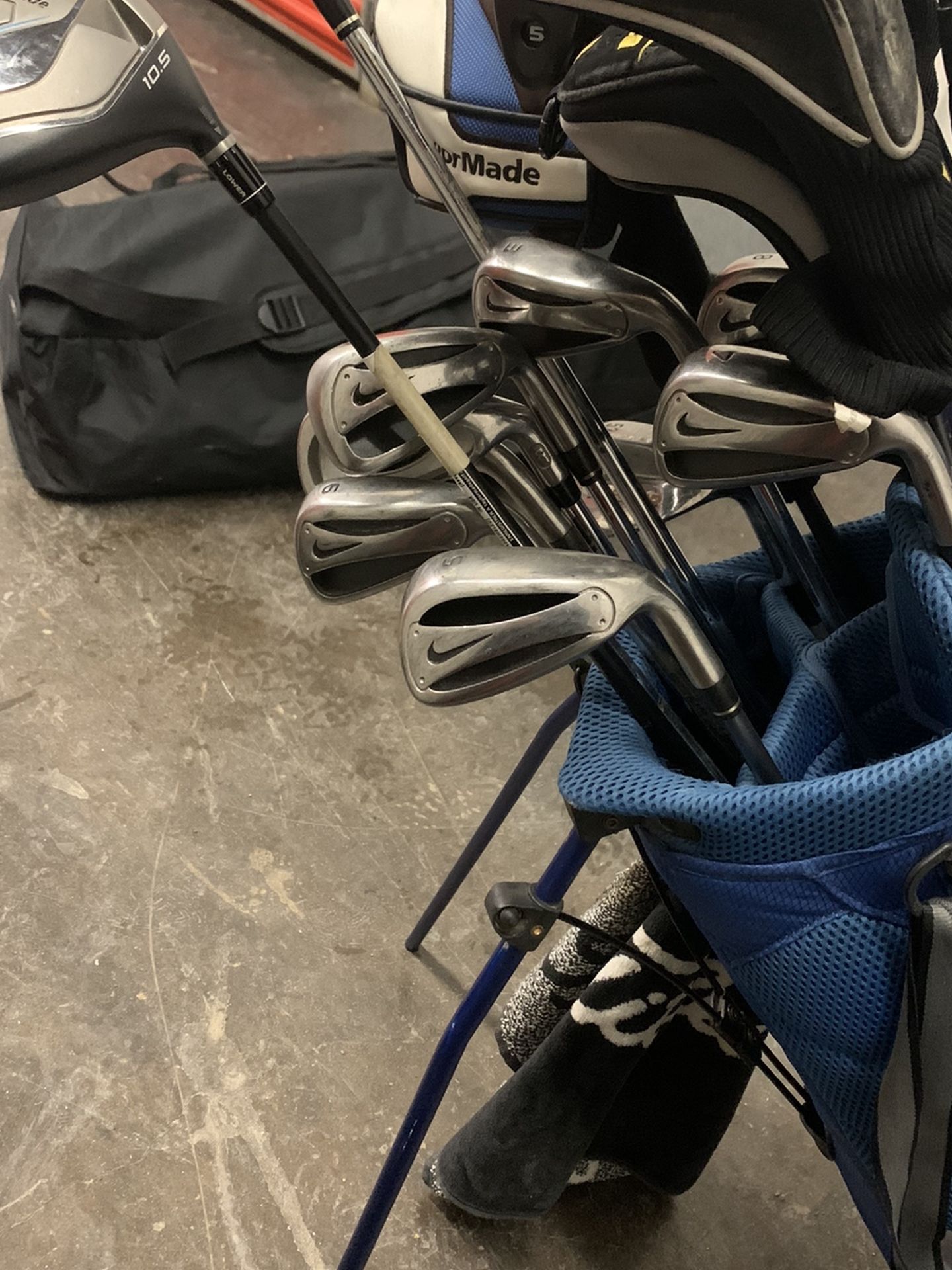 Nike Golf Clubs W/ Taylormade Driver And Woods