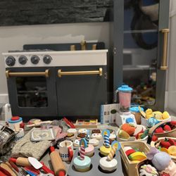 Crate & Barrel Kids Gourmet Kitchen set + over $300 in Accessories 