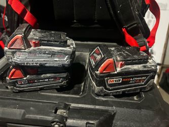 Milwaukee M18 Vacuum + 3 Batteries (5.0, 2.0, 1.5