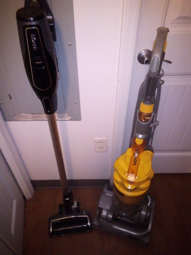 Shark Cordless  Vacuum/Dyson Vacuum 