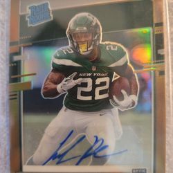 Beautiful OPTIC GOLD RATED ROOKIE and AUTOGRAPHED La'mical Perine CARD!!!!
