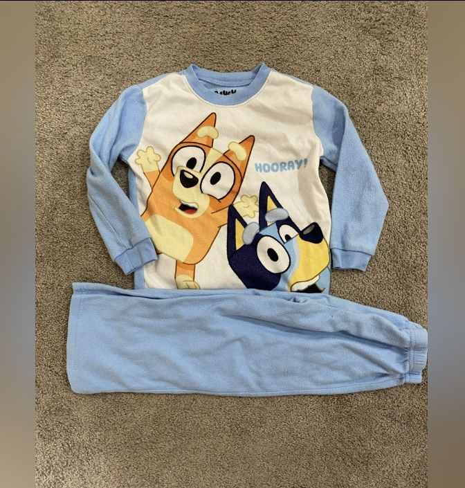 Boys Bluey Fleece pjs set size 5t