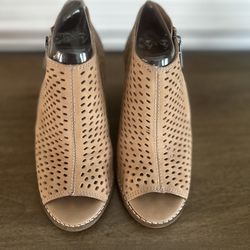 Women’s Wedge (Size 6.5)