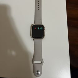 Apple watch se ( rose gold ) 128gb  also comes with the display case cover