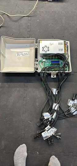 HolidayCoro AlphaPix 16 V2 Pixel Controller with 12V Power Supply