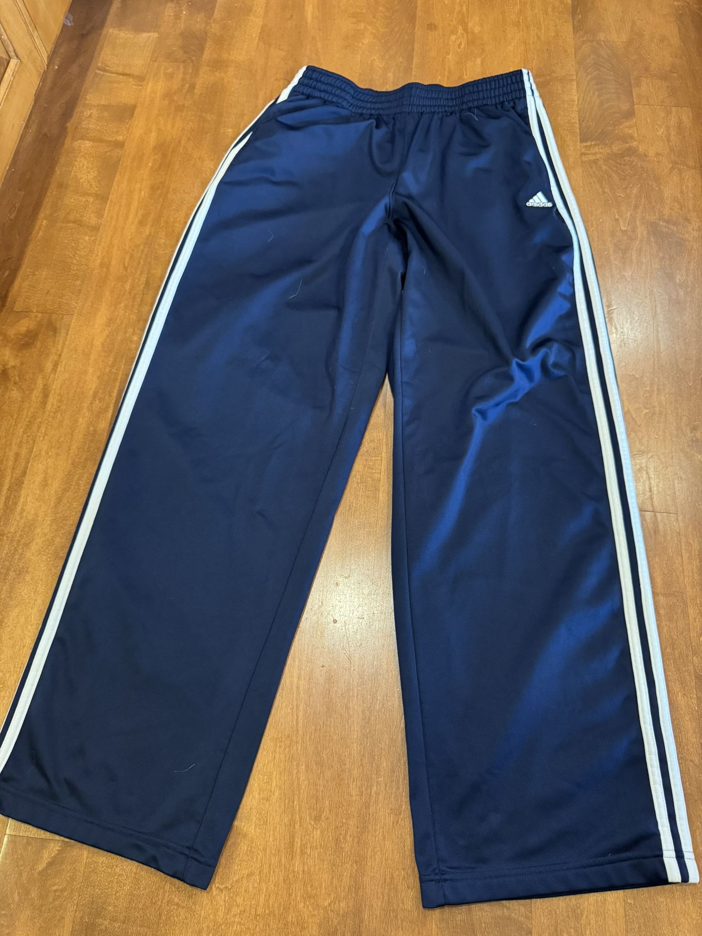 Woman’s Adidas joggers size large shipping available
