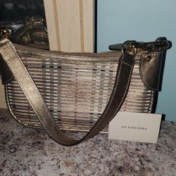 Womans Burberry Purse Great Condition 