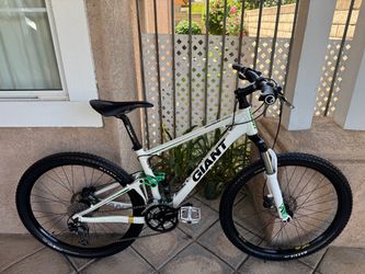 Full suspension aluminum mountain bicycle -Like new-