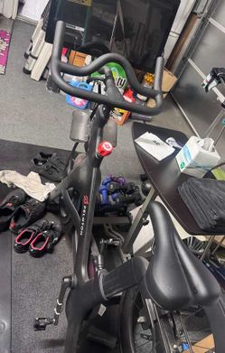 Peloton Bike - barely used, excellent condition