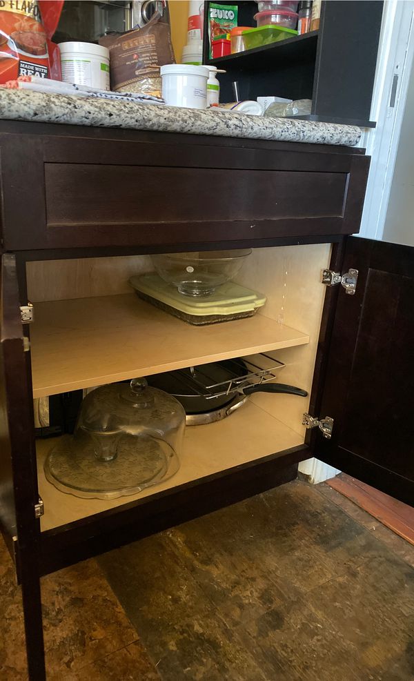 Kitchen cabinet for Sale in Bakersfield, CA - OfferUp