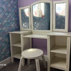 Childs Make Up Dresser