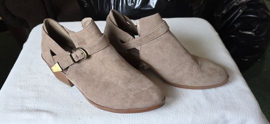 Time and Tru Taupe Suede Low Heel Ankle Booties 9
