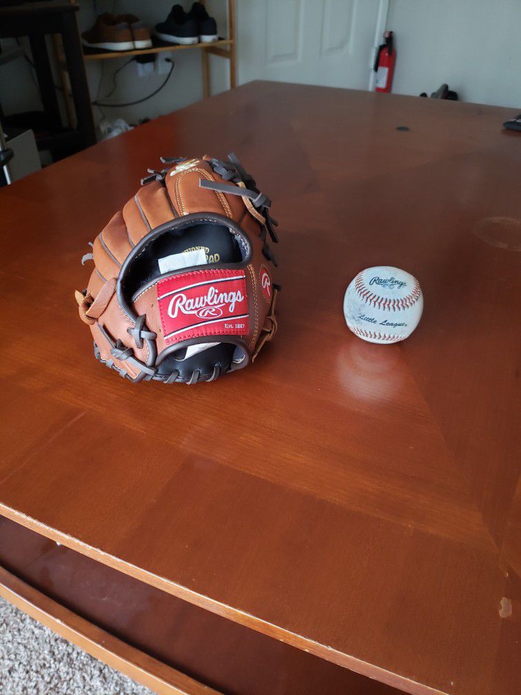 Baseball Glove (+ Ball)
