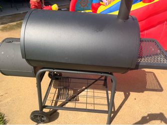 1010-Sq. in Black powder coated Horizontal Charcoal Smoker