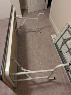 Sturdy foldable table