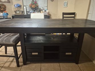 Black dinning table