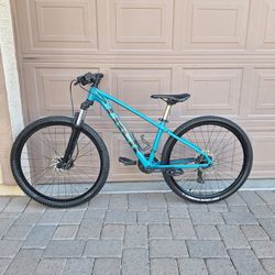 TREK MARLIN 5 MOUNTAIN BIKE 27.5 INCH LIKE NEW ( CHECK MY OTHER BIKES)