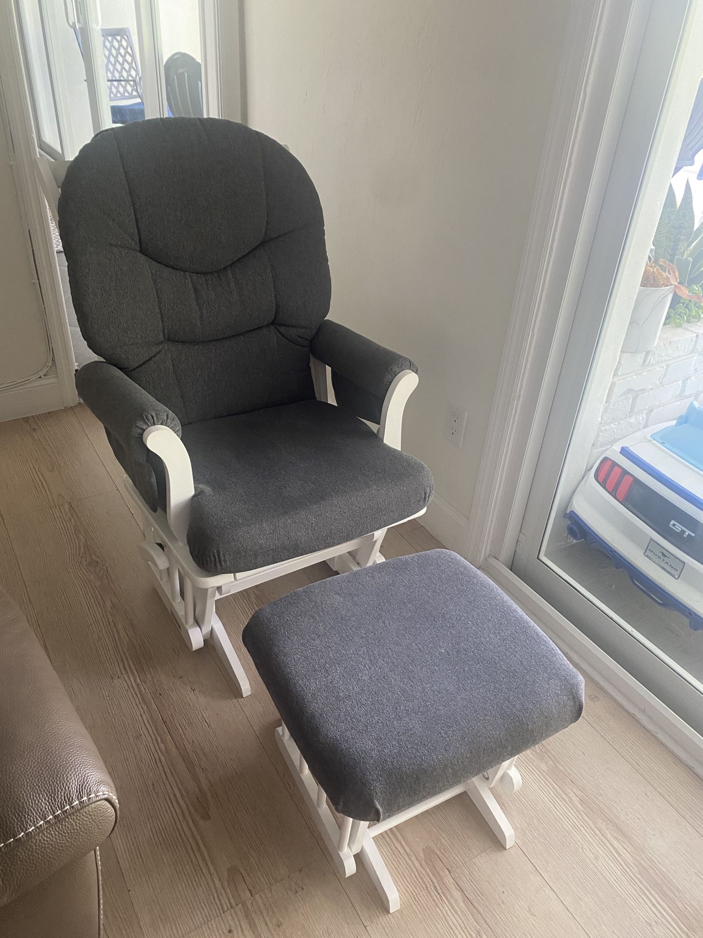 Dutailier Sleigh 0372 Glider Multiposition-Lock Recline with Ottoman Included