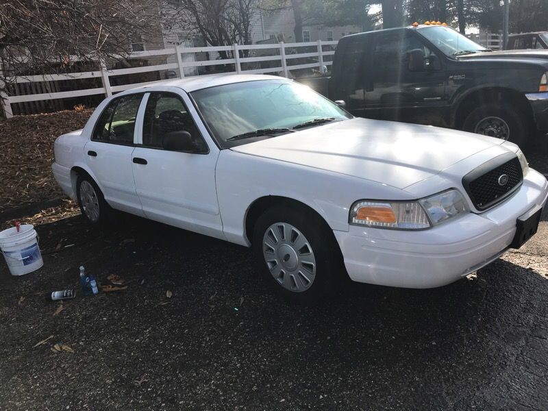 Clean clean crown Victoria 83,000 miles !!!!!!one owner $$$$1750
