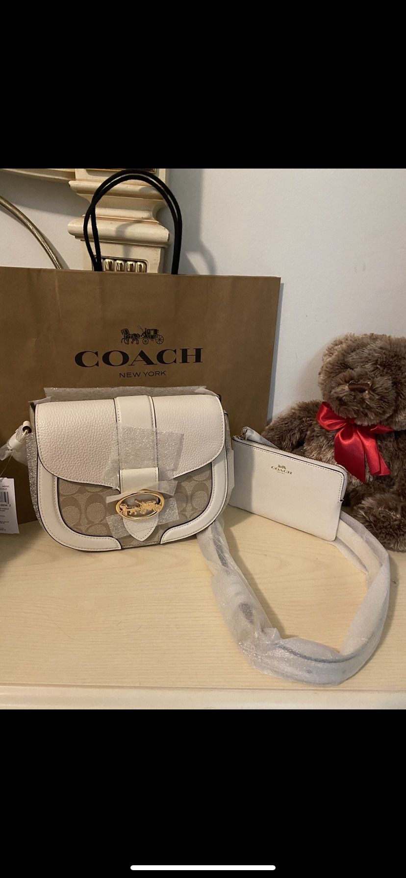 New!!! Coach Crossbody Monogram With Large Emblem And Matching Wristlet