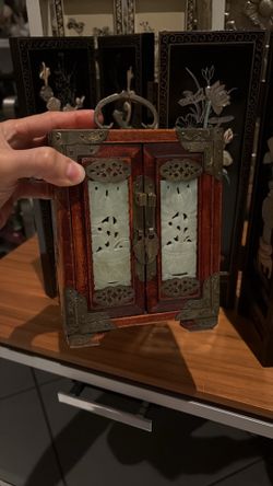 Beautiful Asian Chinese Vintage Jewelry Box With Ornate Carved Jade Or Onyx. Brass Fittings. Shanghai China. Excellent Condition.