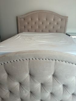 Tufted Upholstered Bed Frame with Footboard