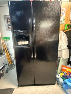 Frigidaire, black sized w 36 h 70 d 36