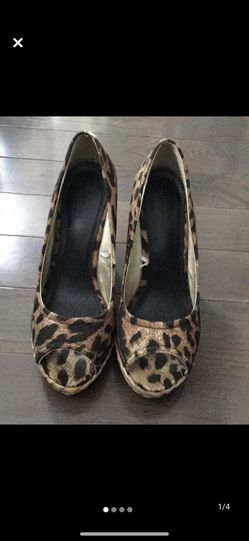 Express wedges size 8