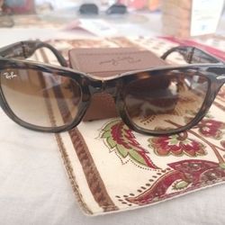 WAYFARER FOLDING CLASSIC
Model code RB4105 