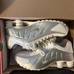 Nike Shox R4 White 9 Unworn Mens