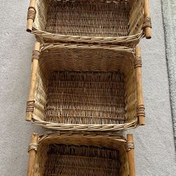 Set of 3 wicker baskets