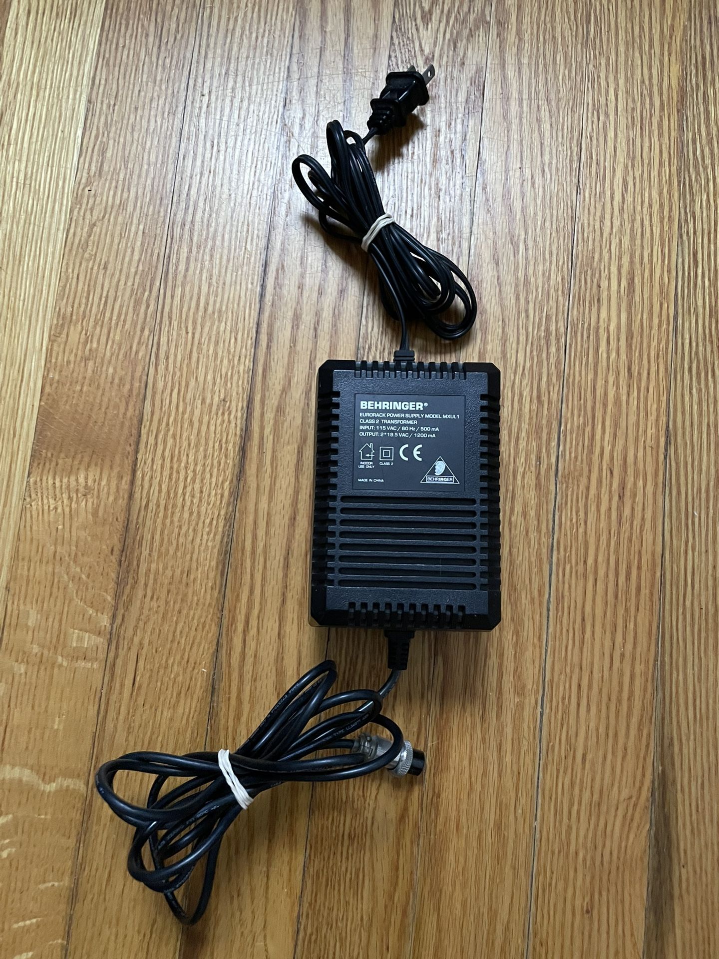 BEHRINGER Power Supply/Adaptor Behringer - MXUL1