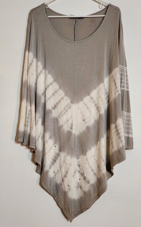 NWT Belldini Pearl Grey Poncho Size: 0/S