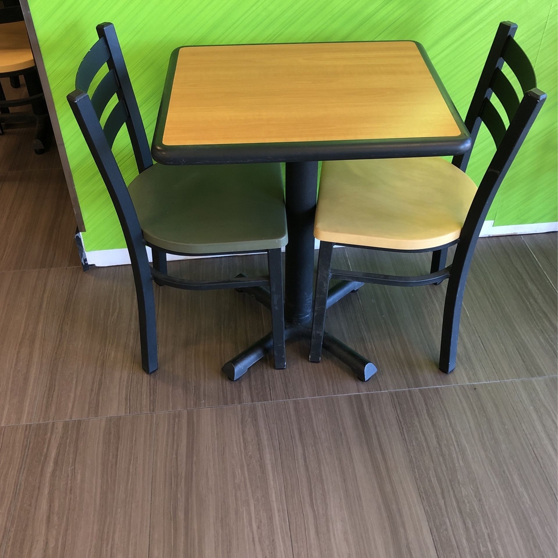 Cher Table