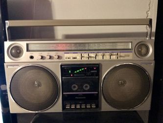 PANASONIC BOOM BOX AM/FM CASSETTE RADIO RX-5085