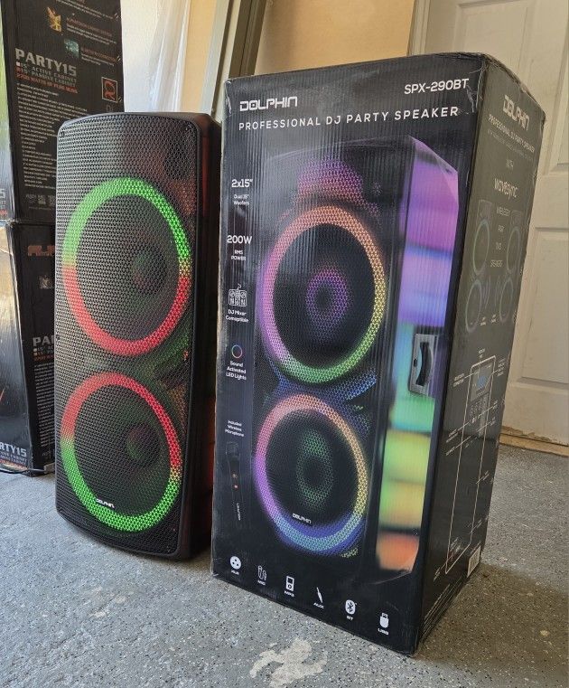 Dual 15" Woofer Speaker With 200 Watts RMS Of Power. With Bluetooth And LED Lights