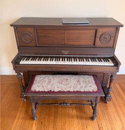 Free – Antique Strohber Chicago Player Piano (c. 1905–1925) with Bench & Original Music Rolls