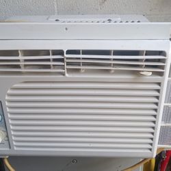 5000 BTU Window AC WORKS GREAT Fair Condition 
