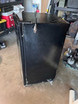 Mini fridge