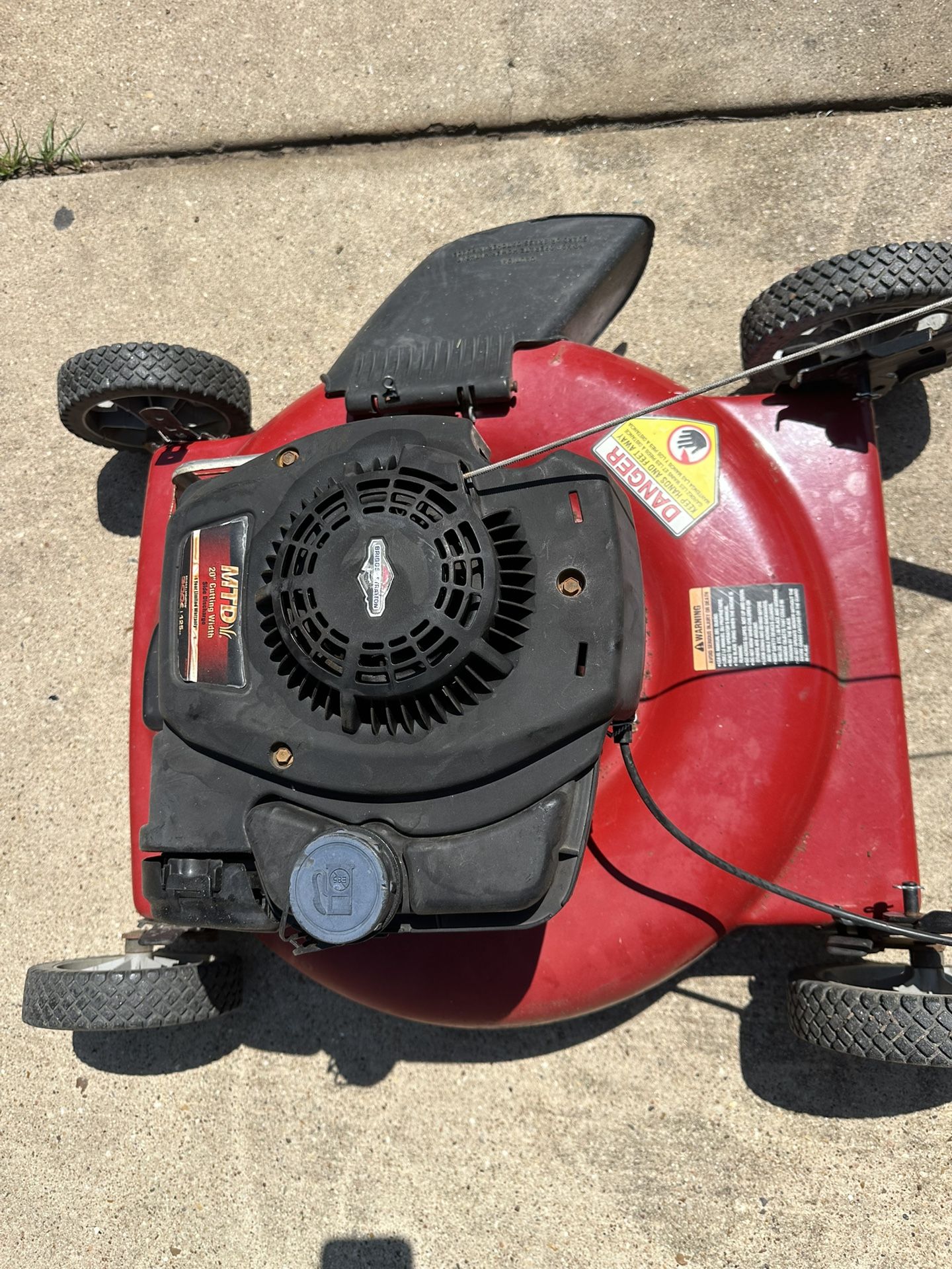 Yard Machines 21-inch Gas Push Lawn Mower with 125cc Briggs & Stratton Engine