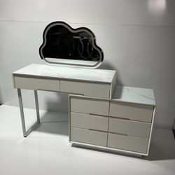 Vanity table With mirror LED