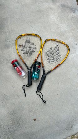 Racquetball racquet set and balls