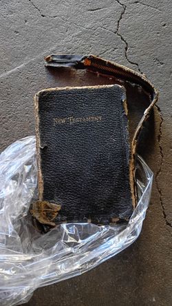 Vintage New Testament Bible with Zipper Cover