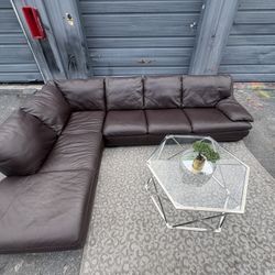 Sectional/couch/sofa, Leather,Brand: Italsofa, 130x98, Delivery Available 