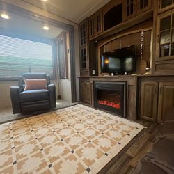 2015 Fifth Wheel RV In Amazing Conditions 4 Slides Out
