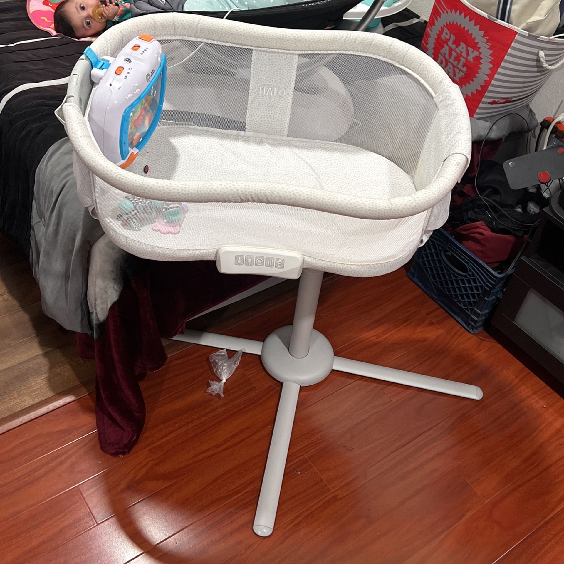 Halo Bassinet Used White