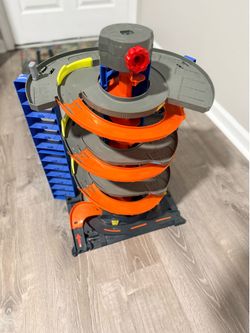 Hotwheels mega garage
