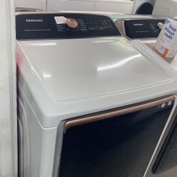 New Scratch And Dent Samsung Dryer. 1 Year Warranty 