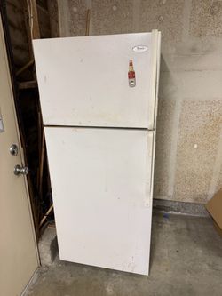 Whirlpool top-freezer refrigerator, 15.8 cu ft, easy garage pickup