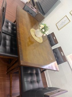 Dining Table & 6 Rotating Chairs
